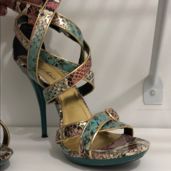 Stylish Python Shoe - Picture 2 of 5